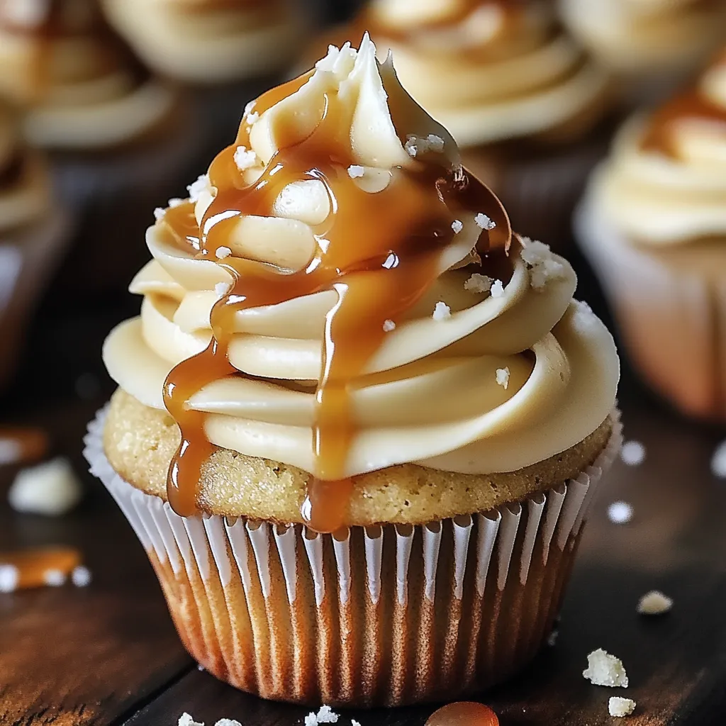 Gros plan sur les cupcakes au caramel salé et fromage frais