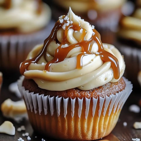 Délicieux Cheesecake Caramel Cupcakes